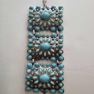 TURQUOISE-TONED AND SILVER-COLORED BRACELET